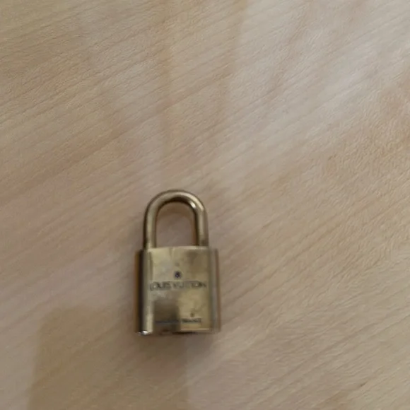 Louis Vuitton authentic lock without key number 321 - Picture 5 of 5